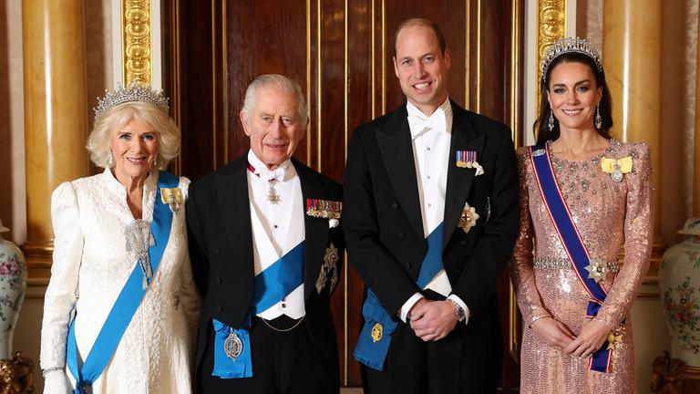 König Charles, Camilla, Prinz William und Prinzessin Kate im Buckingham Palast.
