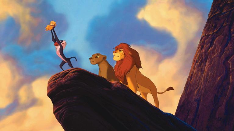 Mufasa präsentiert stolz seinen erstgeboren Sohn Simba