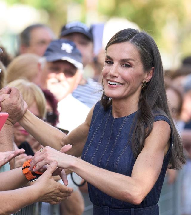 Königin Letizia bei Besuch eines Wohnprojekts in Barcelona