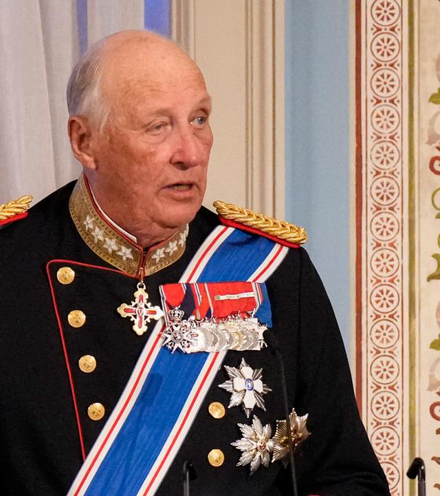  König Harald hält eine Rede vor dem Galadinner im Palast