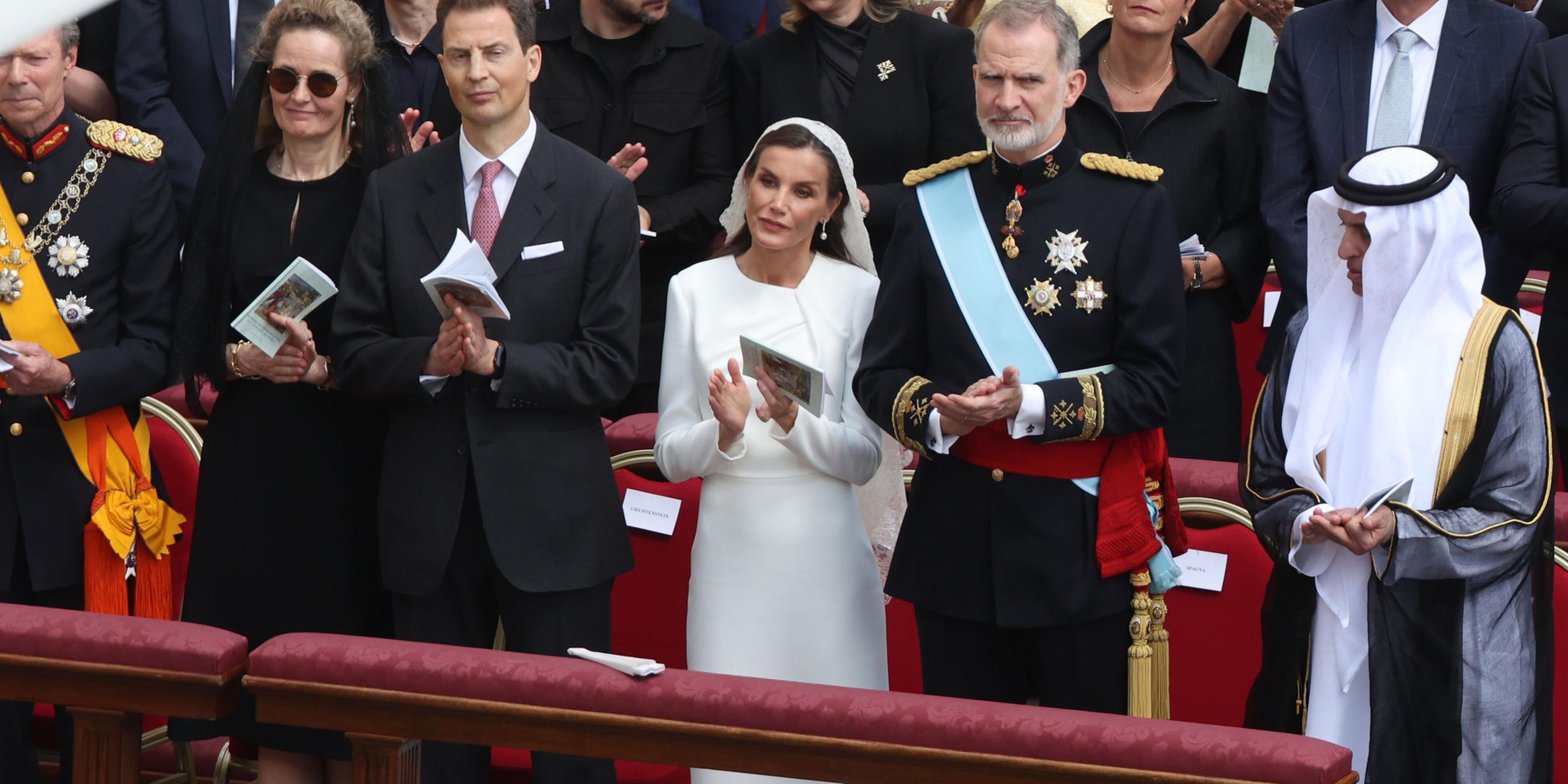 Königin Letizia von Spanien und König Felipe von Spanien während der feierlichen Amtseinführung von Papst Leo XIV am 18.05.2025.