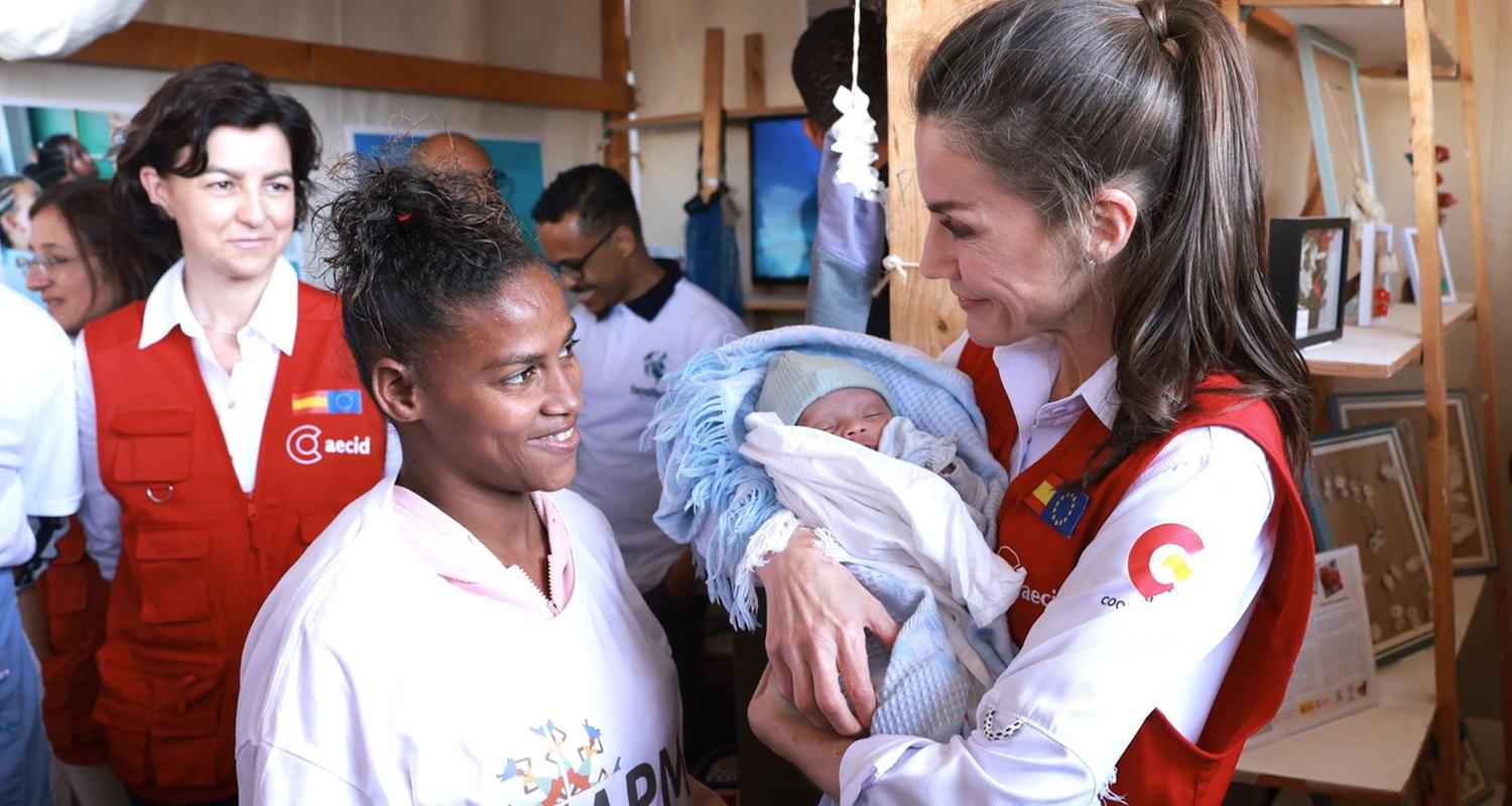 Königin Letizia besucht die Sekundarschule Regina Silva in Kap Verde