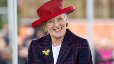 Königin Margrethe lächelt in die kamera