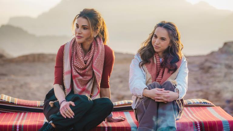 Königin Rania erkundet die Wüste Jordaniens