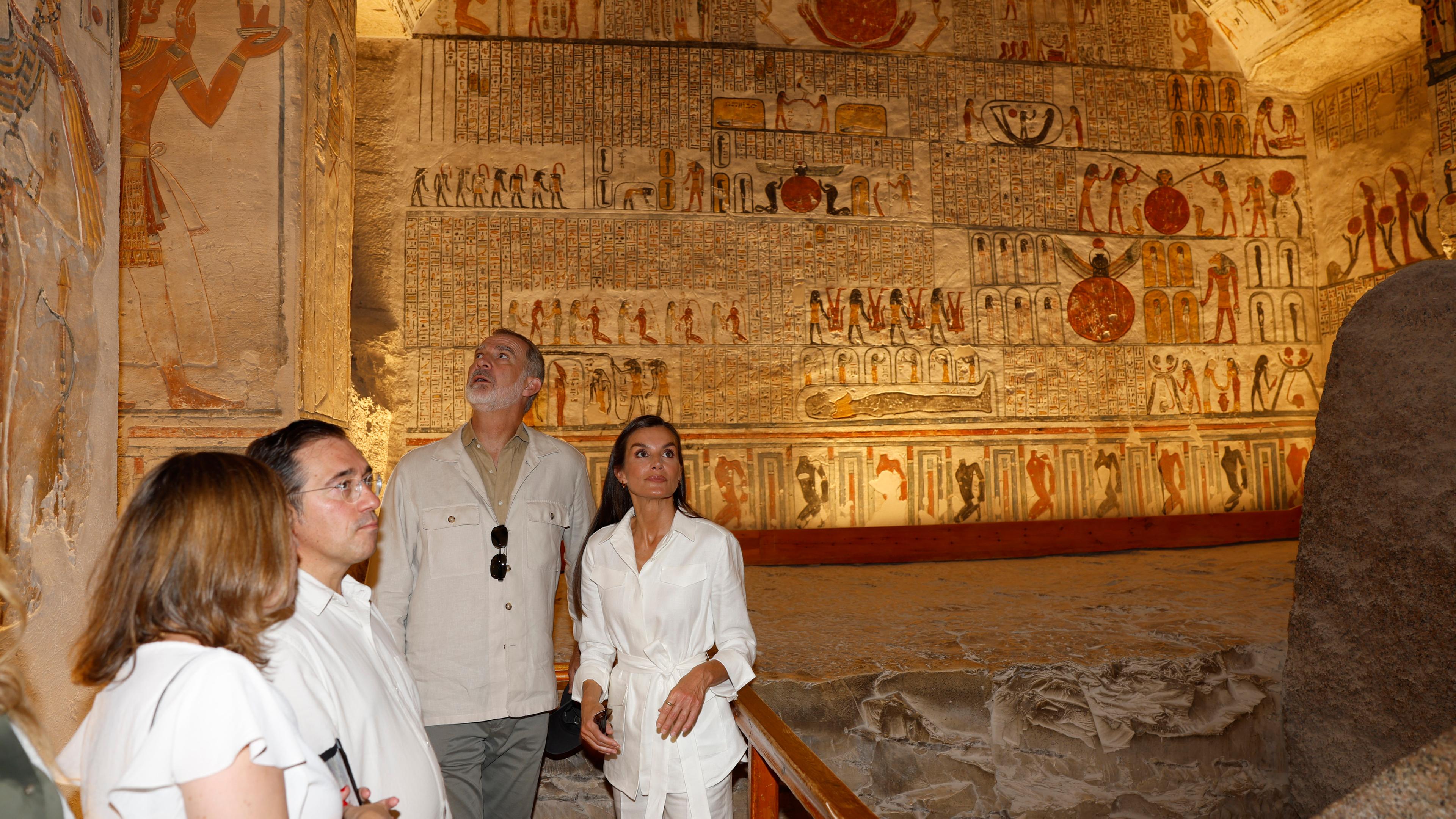 Felipe und Letizia sehen Pyramiden bei Nacht