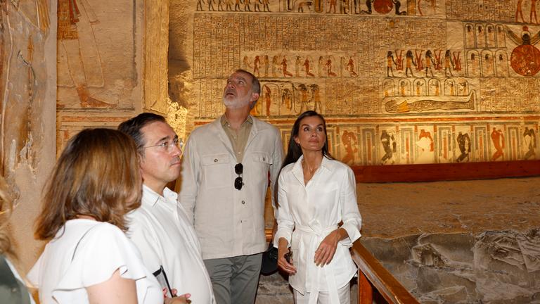 Felipe und Letizia sehen Pyramiden bei Nacht