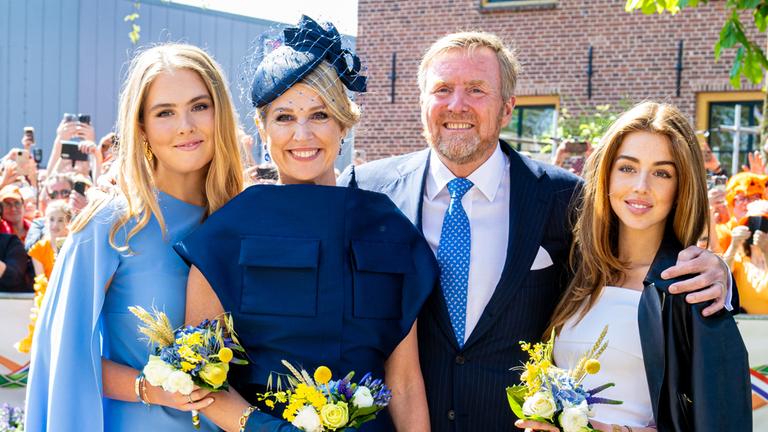 Die niederländische Königsfamilie beim Königstag in Doetinchem