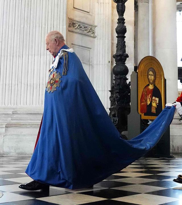 König Charles in Ordensrobe in der St. Paul‘s Cathedral