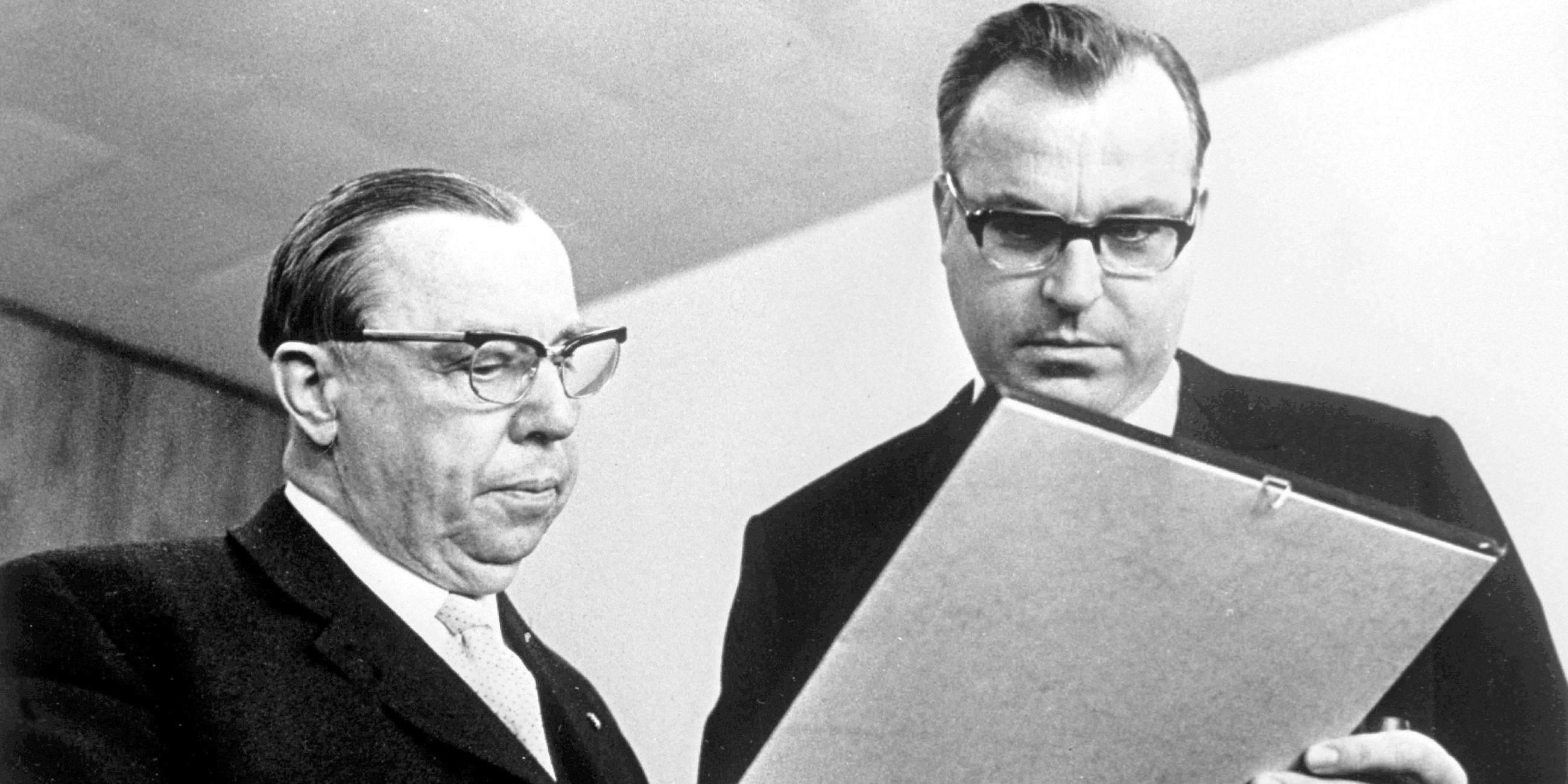 Helmut Kohl löst Peter Altmeier als Ministerpräsident von Rheinland-Pfalz ab.