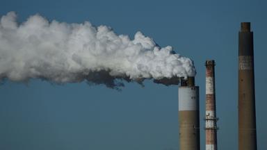 Das Kohlekraftwerk Warrick Power Plant in Newburgh, USA, ist in Betrieb.