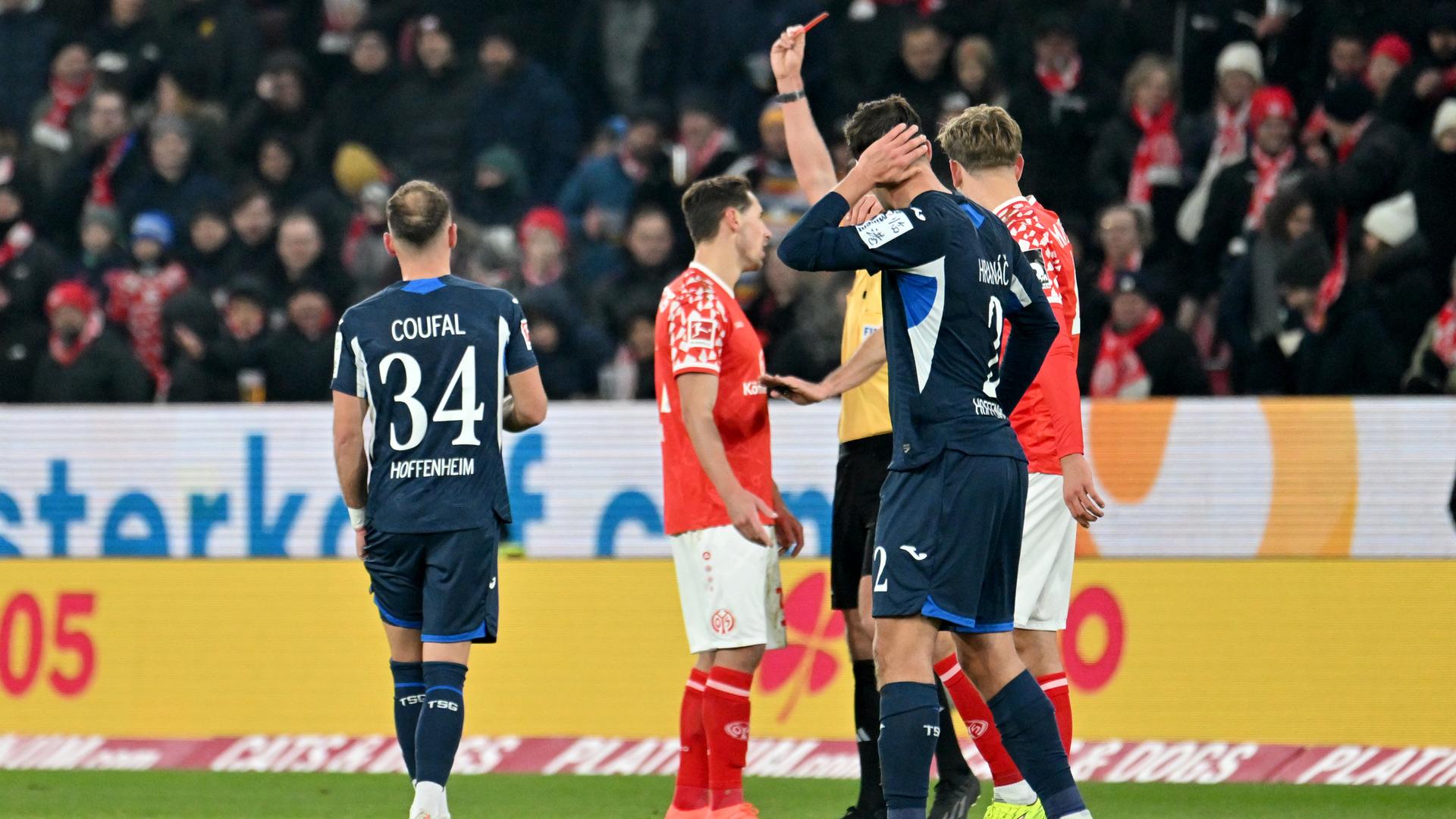 Dominik Kohr sieht im Spiel gegen Hoffenheim die Rote Karte