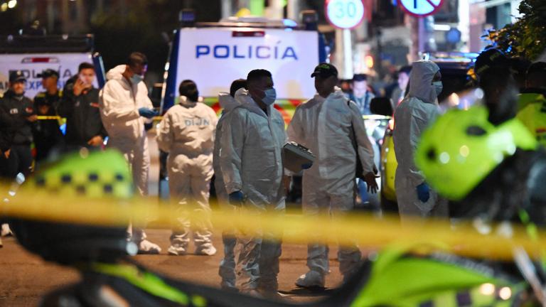 Forensiker arbeiten am Tatort in Bogota.