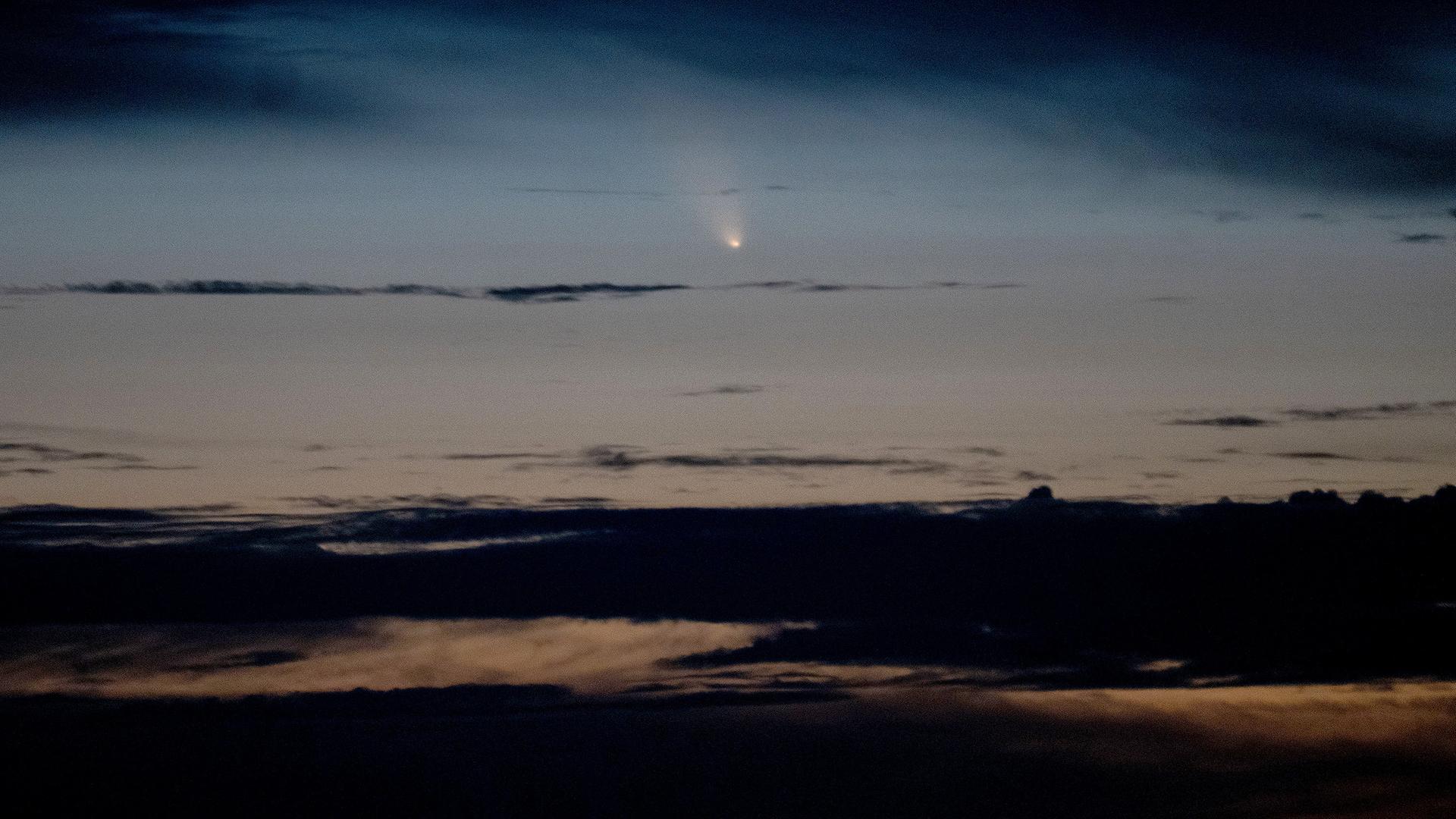 Komet "C/2023 A3 Tsuchinshan-Atlas" am Abendhimmel.