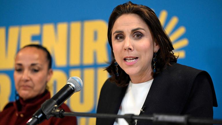 Laure Lavalette, Bürgermeisterkandidatin der rechtsextremen Partei Rassemblement National (RN) in Toulon, spricht am 15. März 2026 in ihrem Wahlkampfbüro nach Bekanntgabe der ersten Ergebnisse des ersten Wahlgangs der französischen Kommunalwahlen 2026 in Toulon, Südfrankreich. Lavalette hat sich im ersten Wahlgang mit Schätzungen zufolge zwischen 39,4 % und 42 % der Stimmen als Favoritin herauskristallisiert und liegt damit vor dem scheidenden Bürgermeister in einer Stadt, in der die Linke nicht an der Stichwahl teilnehmen wird.