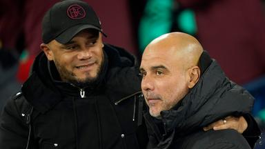 Einst Spieler und Trainer, nun Trainerkollegen: Vincent Kompany (l.) und Pep Guardiola
