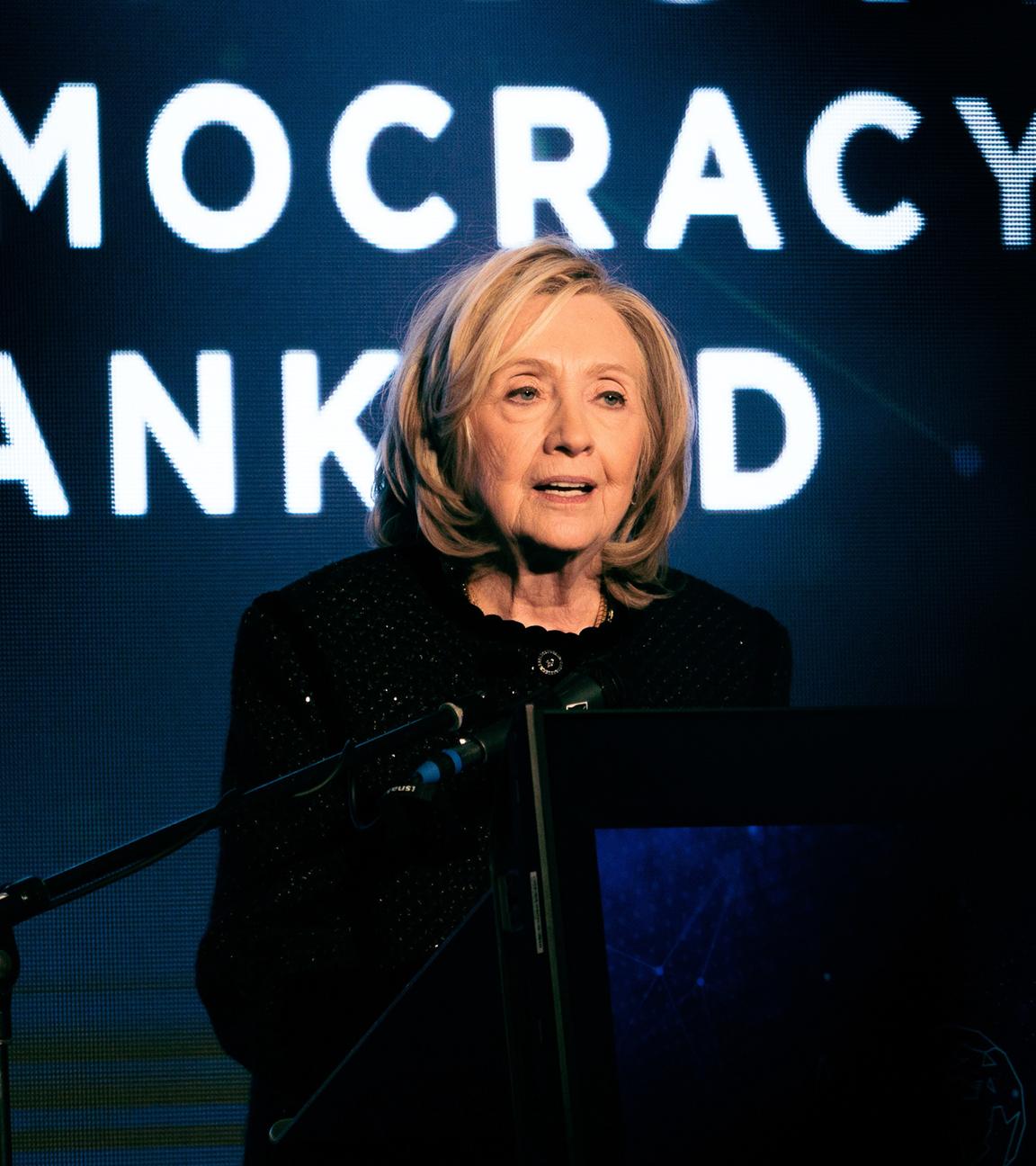 Berlin: Hillary Clinton, frühere US-Aussministerin, spricht bei der Eröffnung von dem "The World Forum 2026" unter dem Titel "Will democracy. Will humankind. Will the planet survive?"