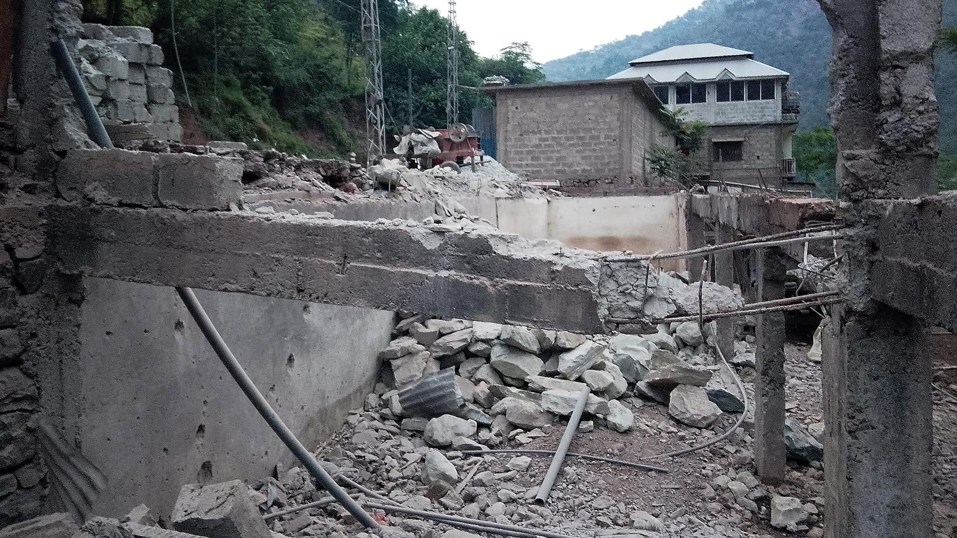 Ein Blick auf die Schäden nach indischen Raketenangriffen im Neelum-Tal im pakistanisch verwalteten Kaschmir, Pakistan, aufgenommen am 07.05.2025