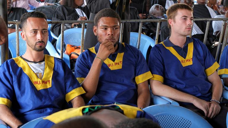 Drei US-Bürger warten auf ihr Urteil vor einem Militärgericht in Kinshasa, Kongo.