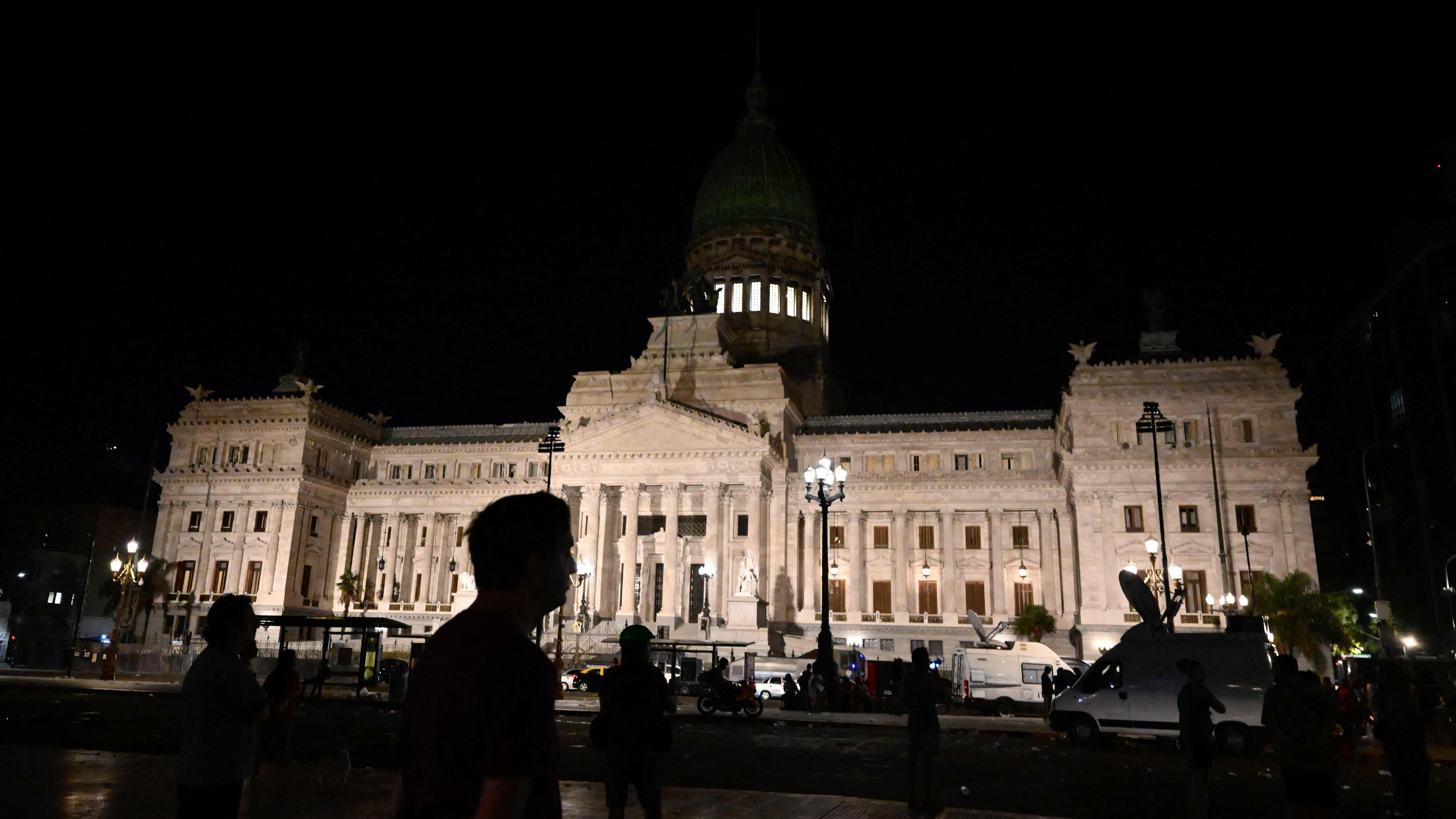 Gesamtansicht des Kongresses während einer Demonstration in Buenos Aires.