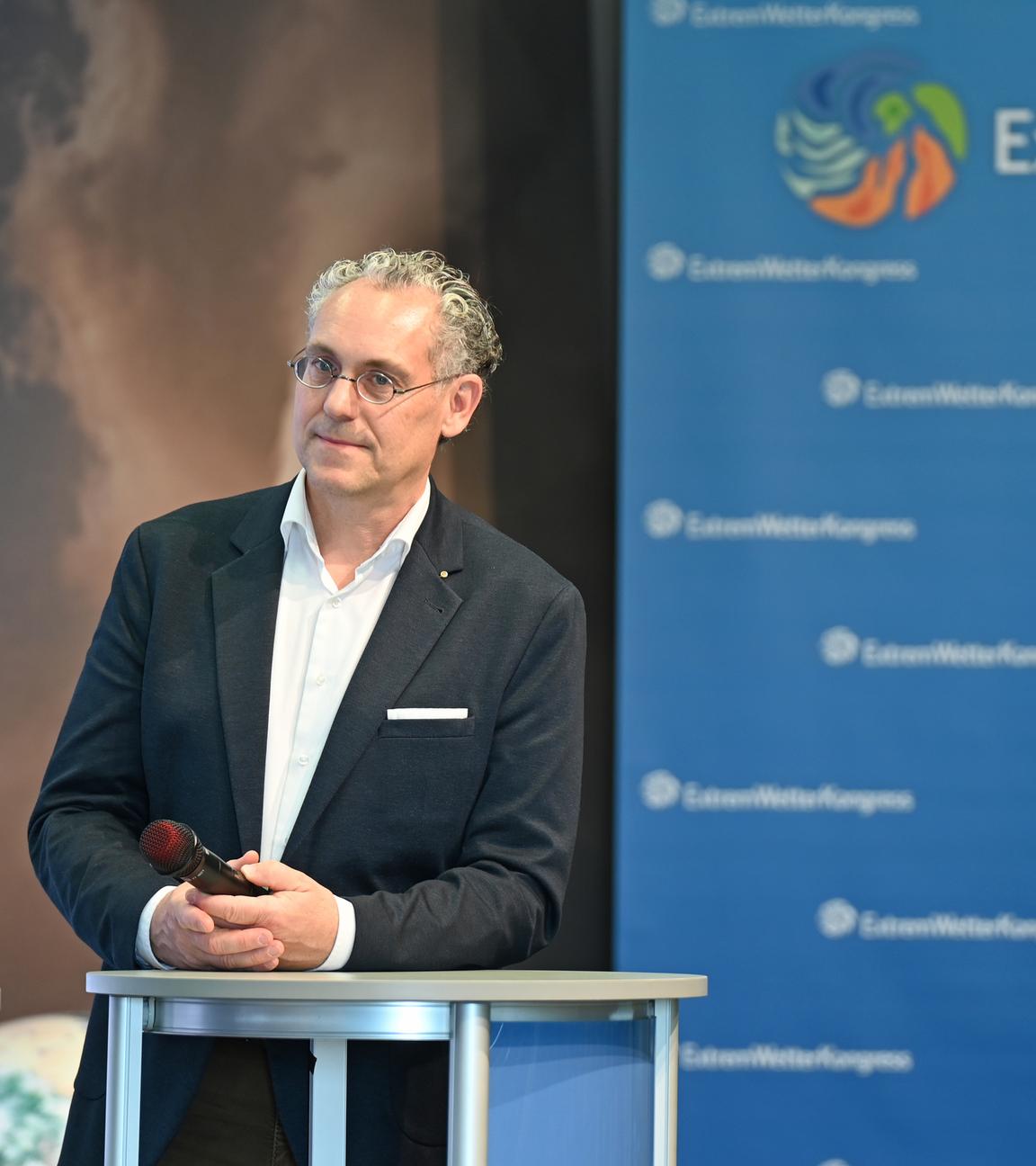 Frank Böttcher, Vorsitzender Deutsche Meteorologische Gesellschaft (DMG), steht auf dem 15. Extremwetterkongresses in der Hafencity Universität Hamburg