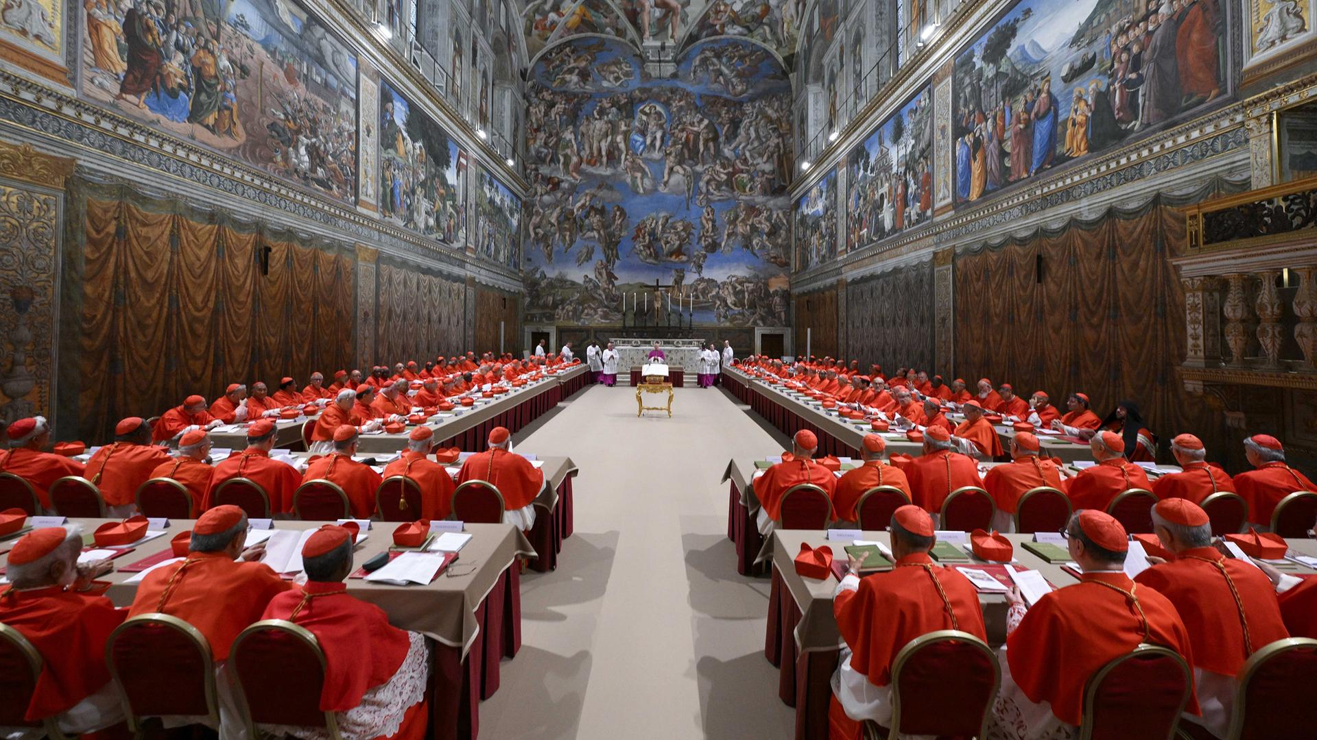 Konklave in der Sixtinischen Kapelle
