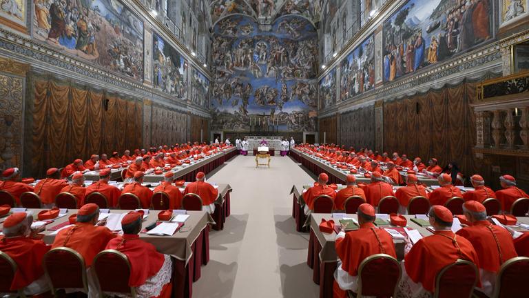 Konklave in der Sixtinischen Kapelle