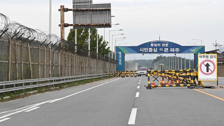 Barrikaden an einem militärischen Kontrollpunkt zwischen Nordkorea und Südkorea