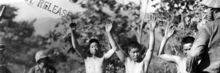 Nordkoreanische Soldaten ergeben sich.