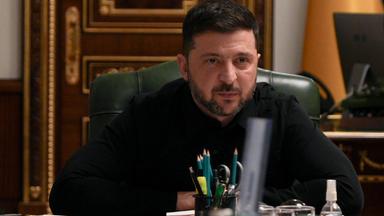 Ukraine, Kiew: Wolodymyr Selenskyj, Präsident der Ukraine, spricht während einer Pressekonferenz.