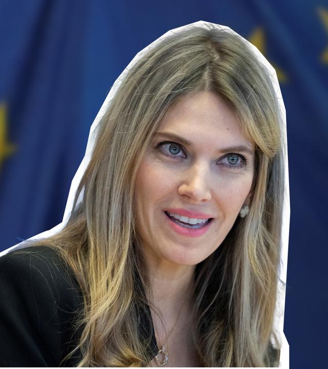 Eva Kaili vor einer EU-Flagge