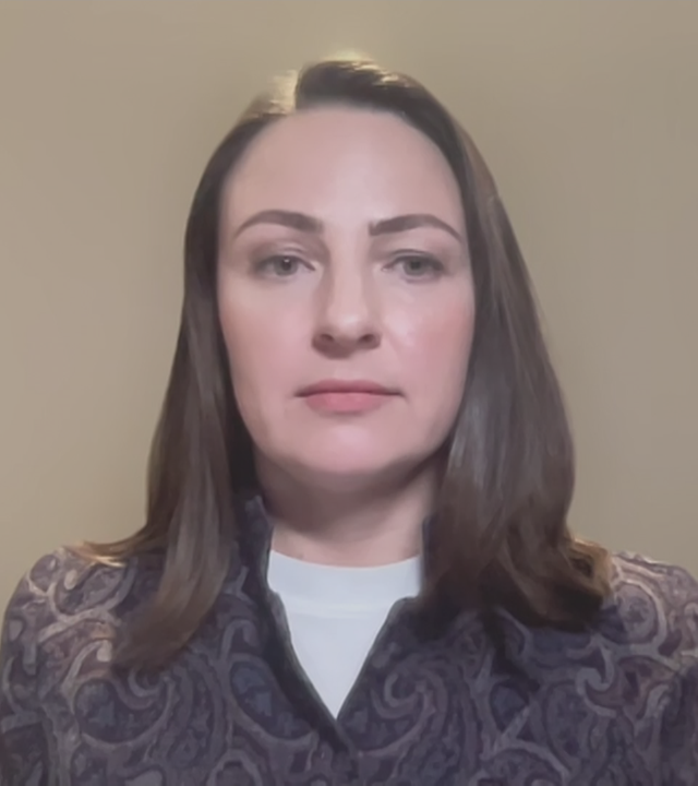 Expertin für Korruptionsbekämpfung Dr. Oskana Huss ist per Video-Anruf aus ihrem Büro bei sich Zuhause zugeschaltet