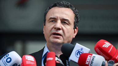 Kosovos Ministerpräsident Albin Kurti vor Mikrofonen am 7. Juni 2026.