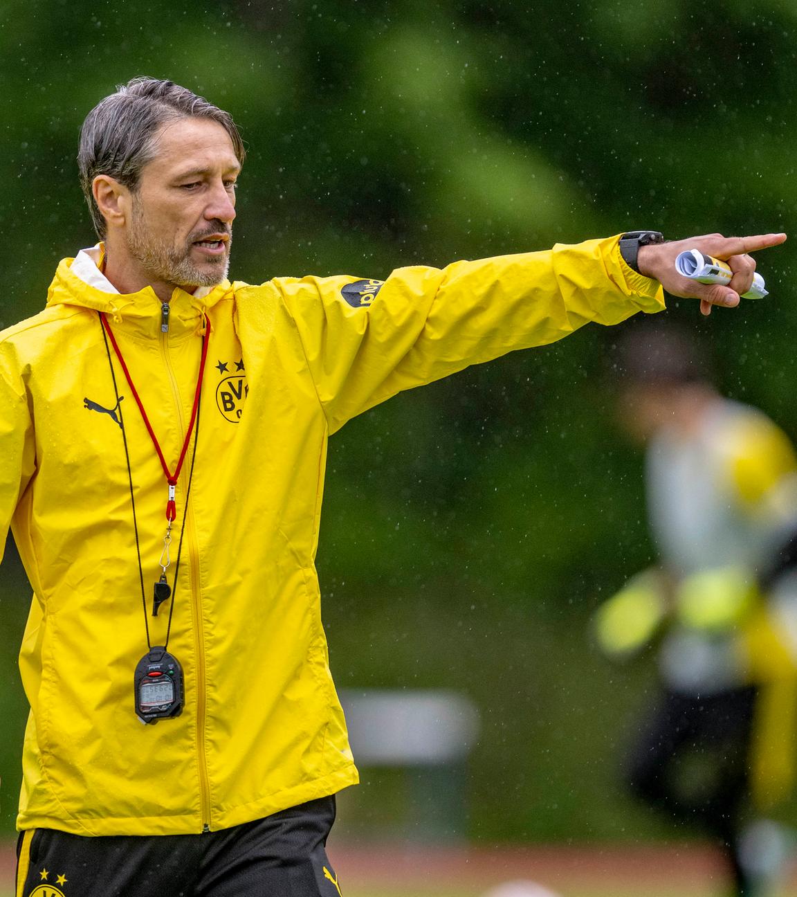 Niko Kovac gibt im Trainingslager von Borussia Dortmund Anweisungen.