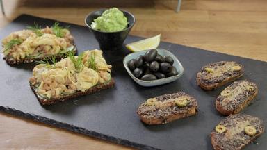 Krabbenbrot und Sardellenbrot
