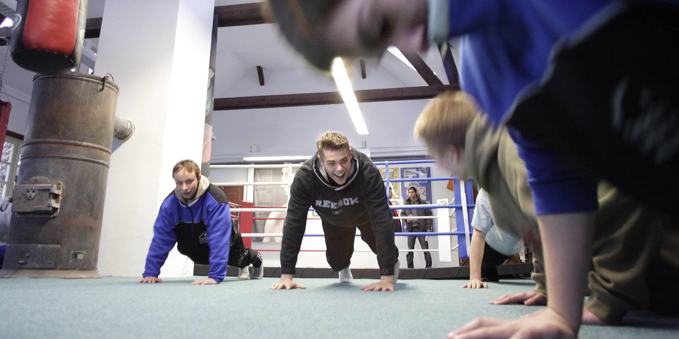 Krafttraining für Jugendliche: Teilnehmer eines Trainingscamps (Archivbild) 