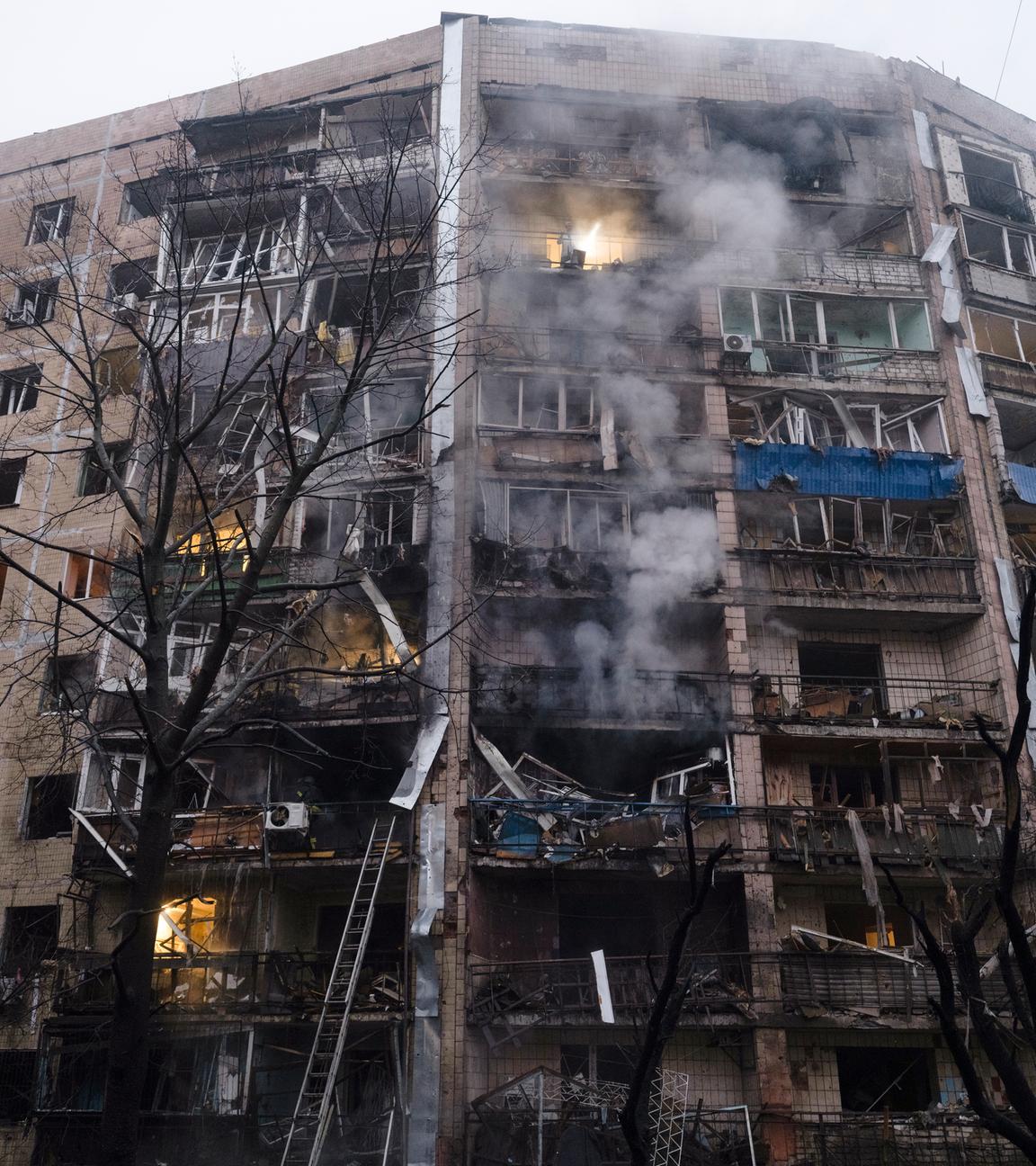 Ein brennendes Haus im ukrainischen Kramatorsk