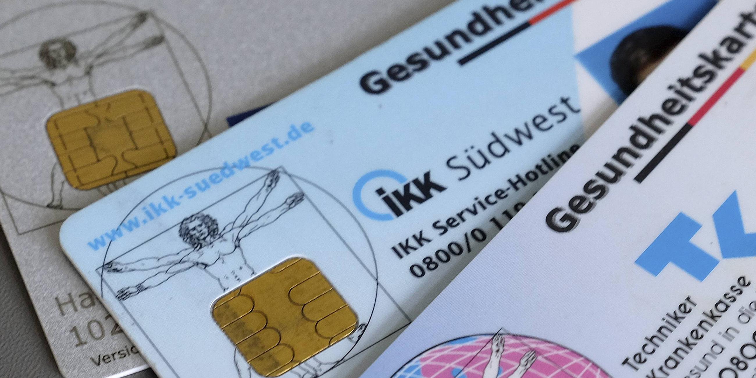 Archiv: Gesundheitskarten verschiedener Krankenkassen am 05.09.2016