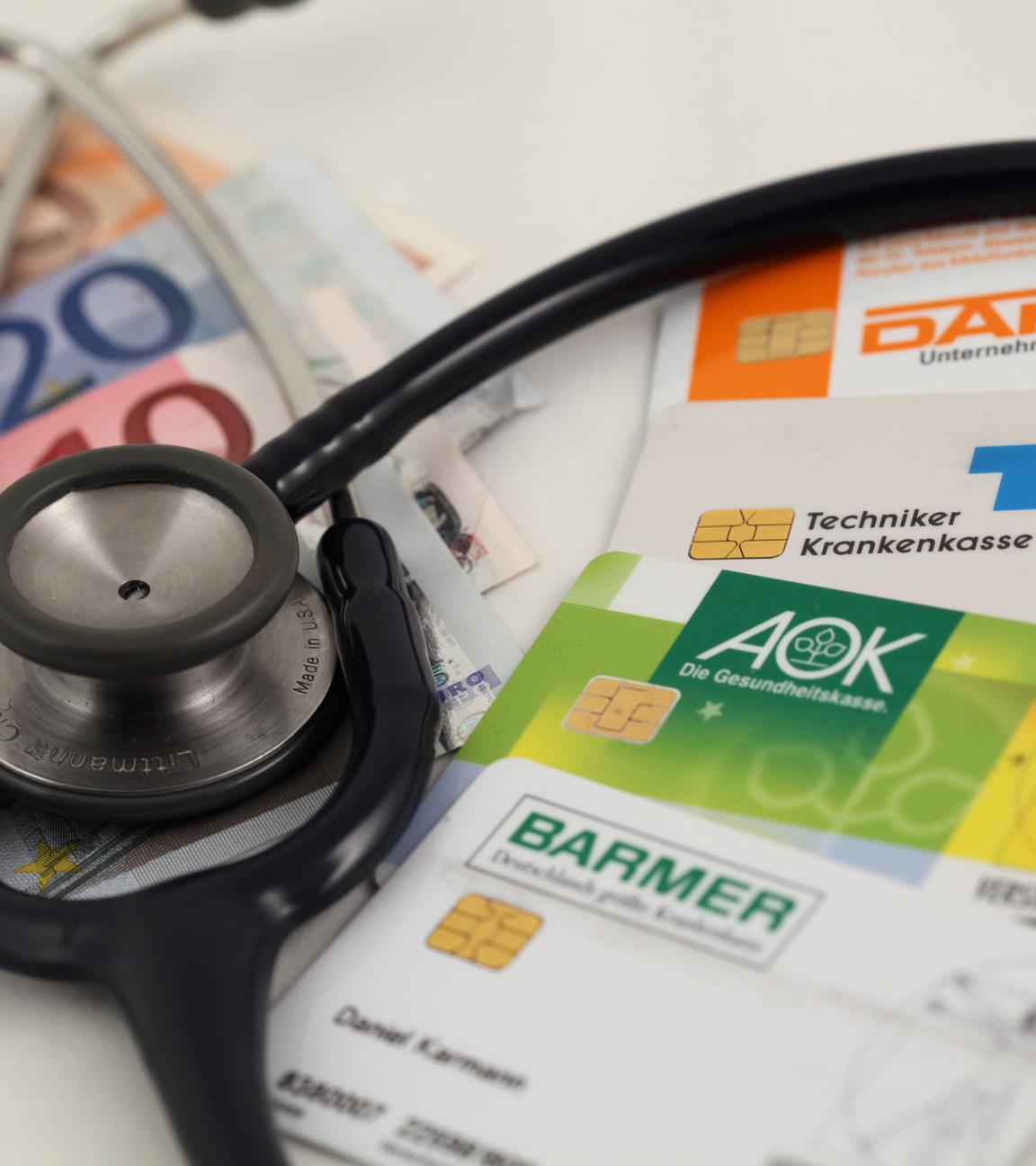 Versichertenkarten der deutschen Krankenkassen DAK, AOK, Barmer und Techniker Krankenkasse 