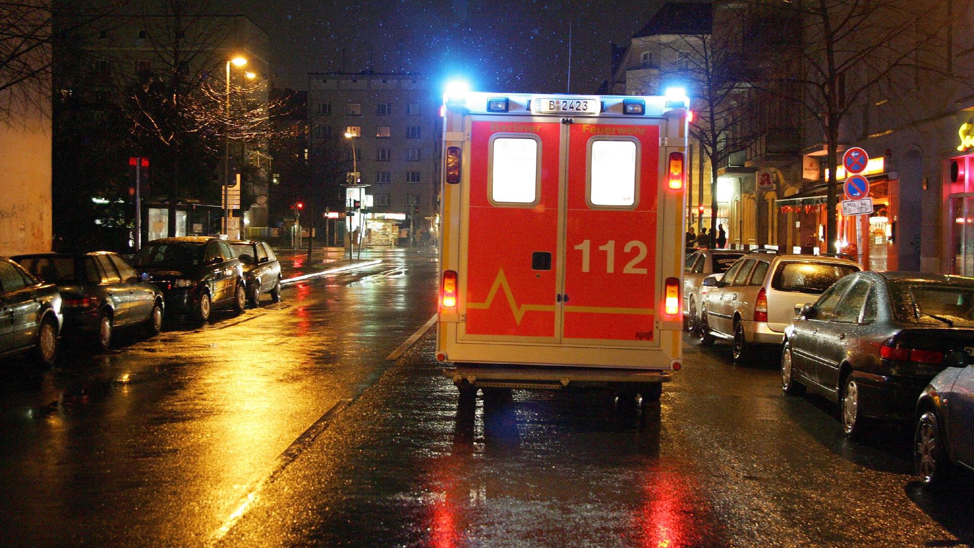 Ein Krankenwagen im Einsatz in Berlin.