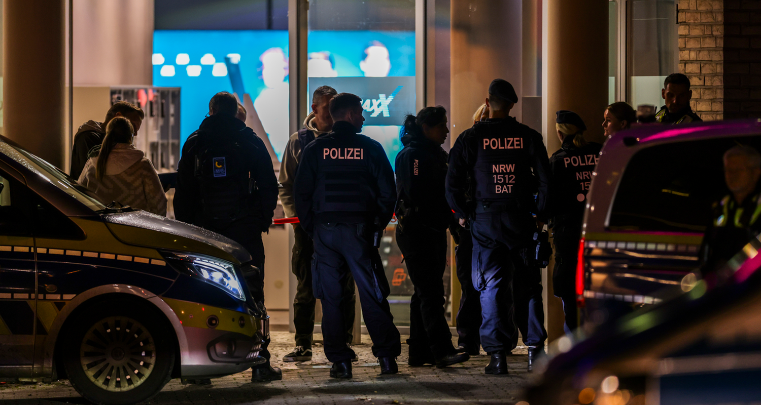 Polizei vor Kino