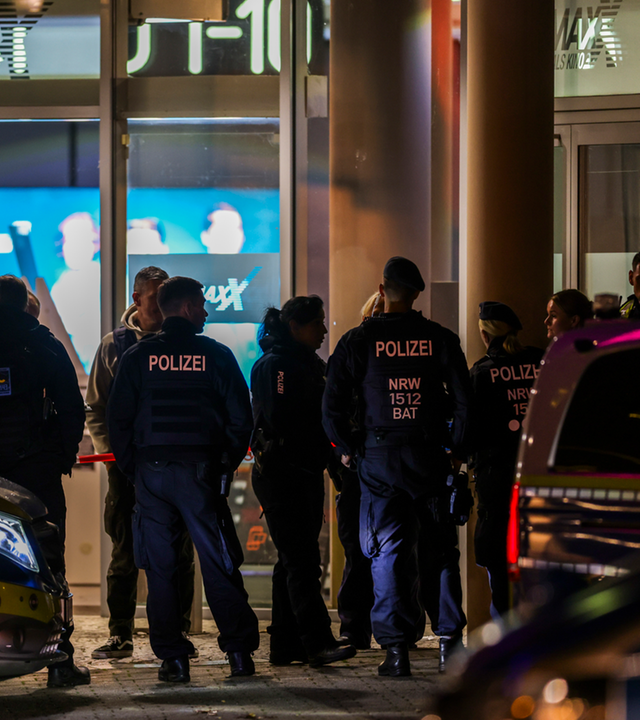 Polizei vor Kino