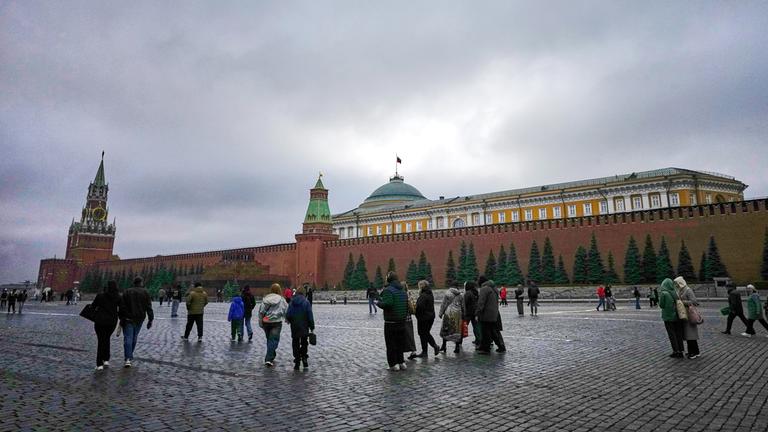 Senatspalast hinter der Kremlmauer in Moskau