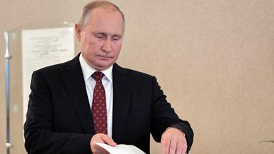 Präsident Putin stimmt ab