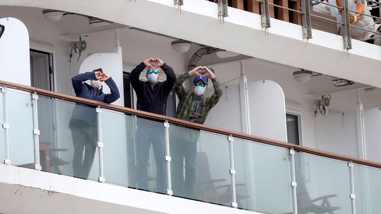 Kreuzfahrtpassagiere auf dem Schiff Greg Mortimer vor Uruguay