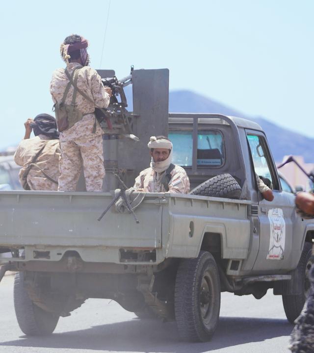 Jemenitische Militärverstärkungen sind auf der Küstenstraße zwischen Aden und Mokha unterwegs.