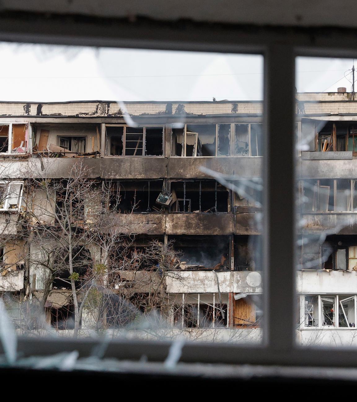 Ort eines russischen Angriffs auf ein neunstöckiges Wohngebäude in Kiew (Ukraine), afgenommen am 25.11.2025