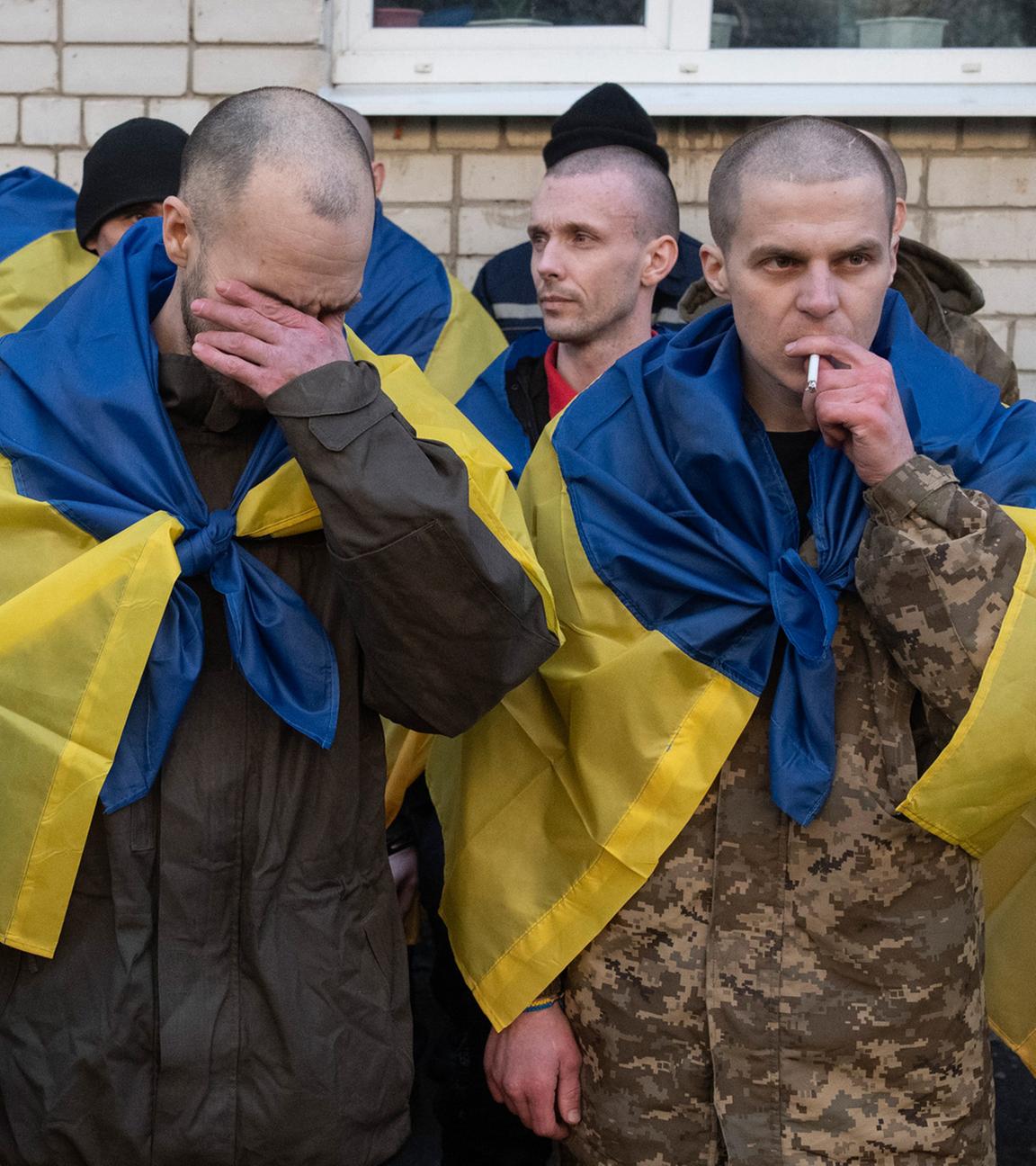 (Archivbild) Ukrainische Kriegsgefangene am 19.03.2025. nach ihrer Rückkehr aus Russischer Kriegsgefangenschaft.