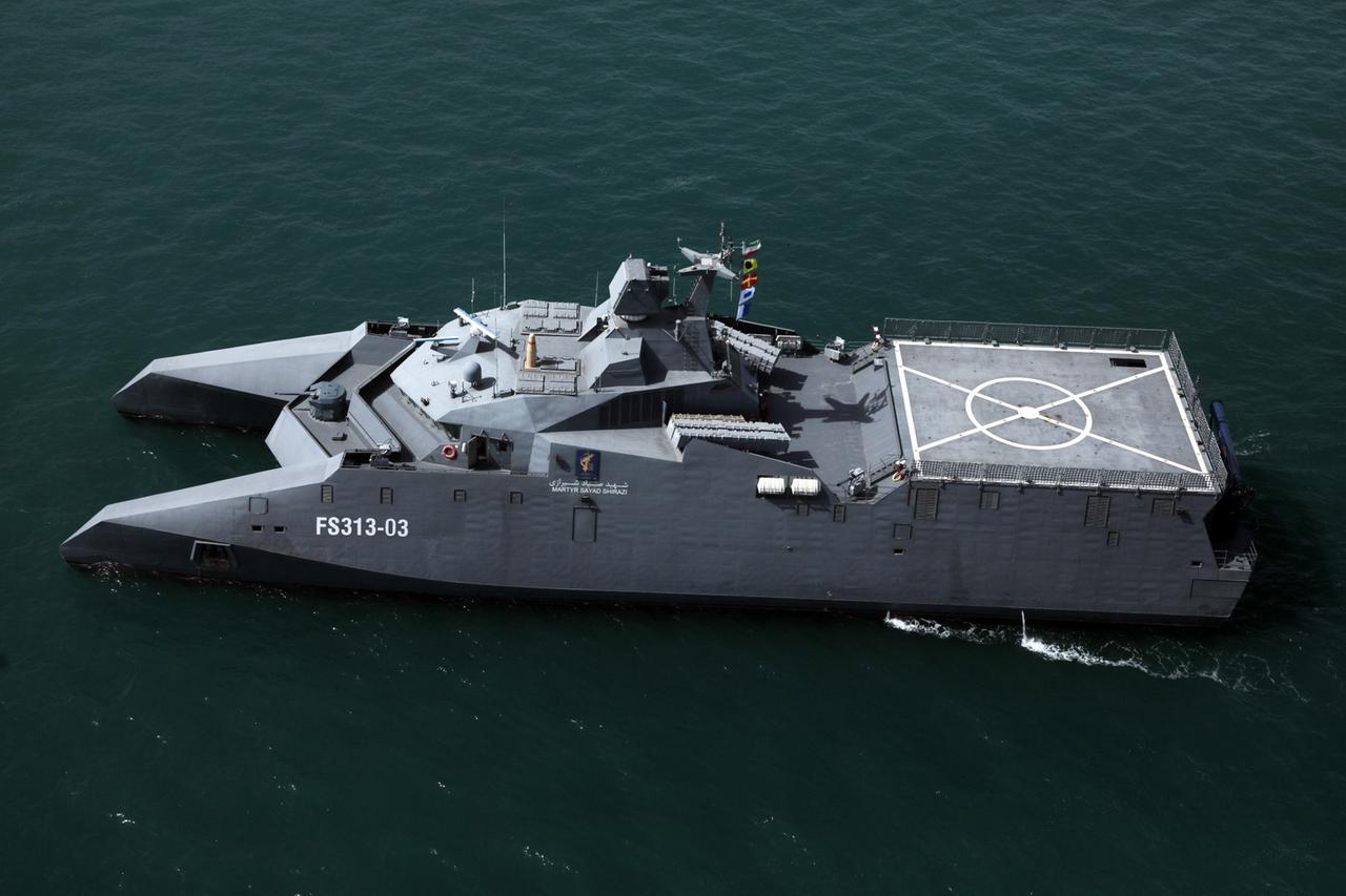 Ein vom iranischen Militär zur Verfügung gestelltes Foto zeigt das iranische Kriegsschiff Shahid Sayyad Shirazi während einer gemeinsamen Marineübung im Omanischen Meer im Süden des Iran am 19.02.2026.