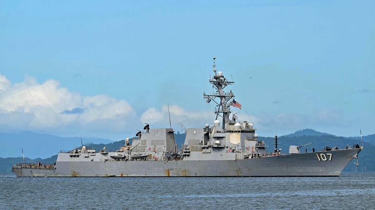 Das Kriegsschiff USS Gravely läuft in den Hafen von Port of Spain ein, aufgenommen am 26.10.2025