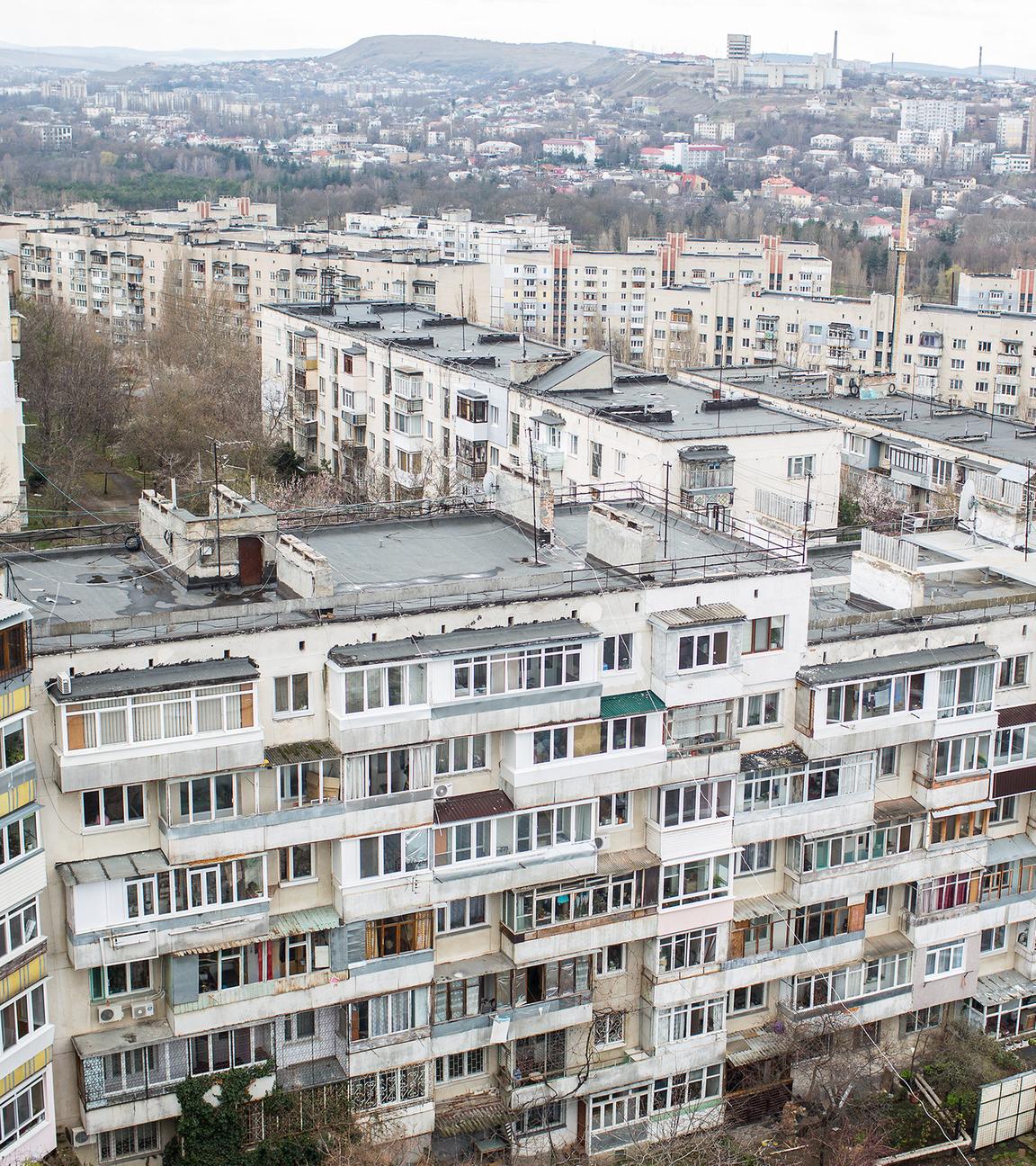 Blick am 18.03.2014 in Simferopol, das auf der von Russland annektierten Halbinsel Krim liegt, auf Plattenbauten.